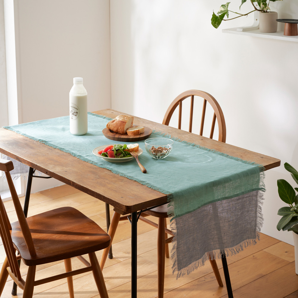 食卓に色を差すリネンのテーブルランナー（2色）