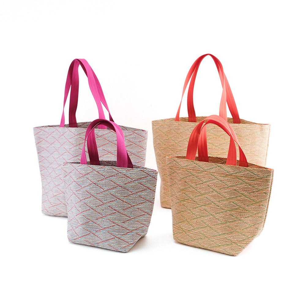 【先行予約】レジャーのお供にぴったりの 色鮮やかなトートバッグ（2色・2サイズ）