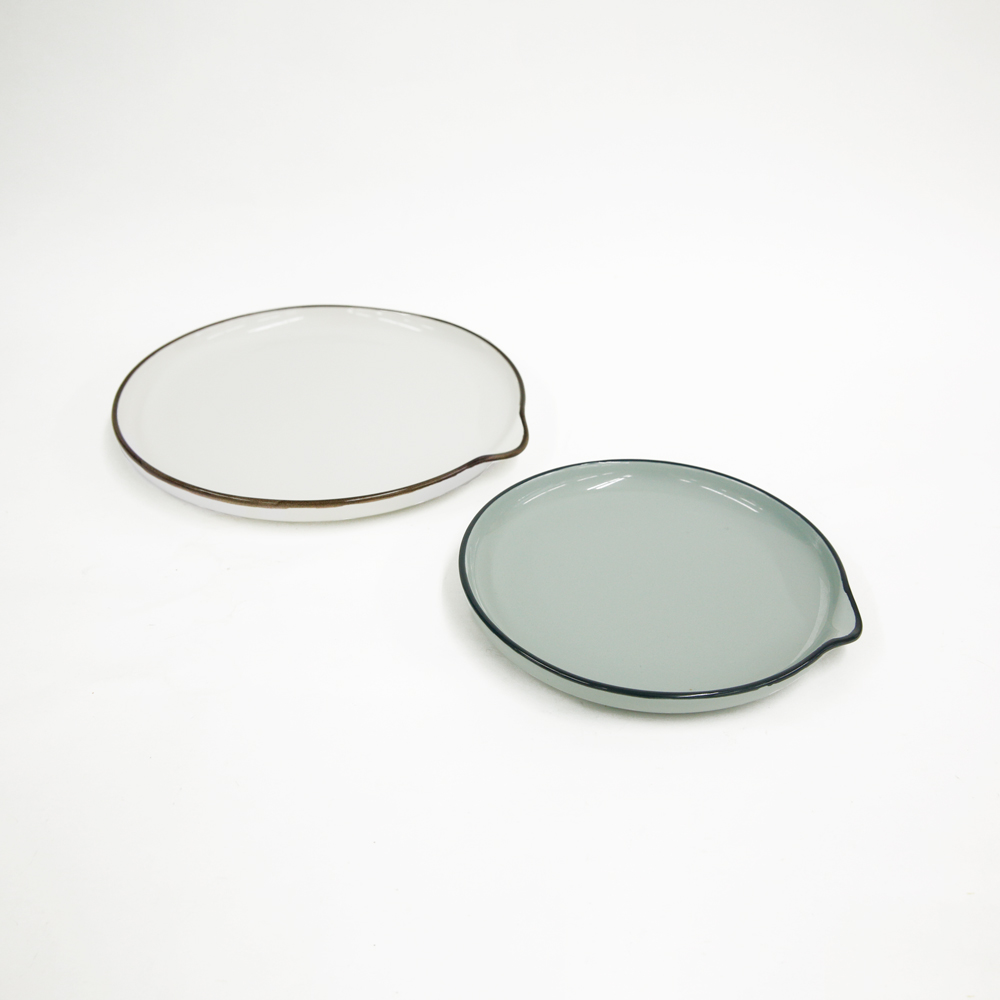 【先行予約】エッジカラーをアクセントに楽しめる カトラリーが置けるプレート（3色・2サイズ）