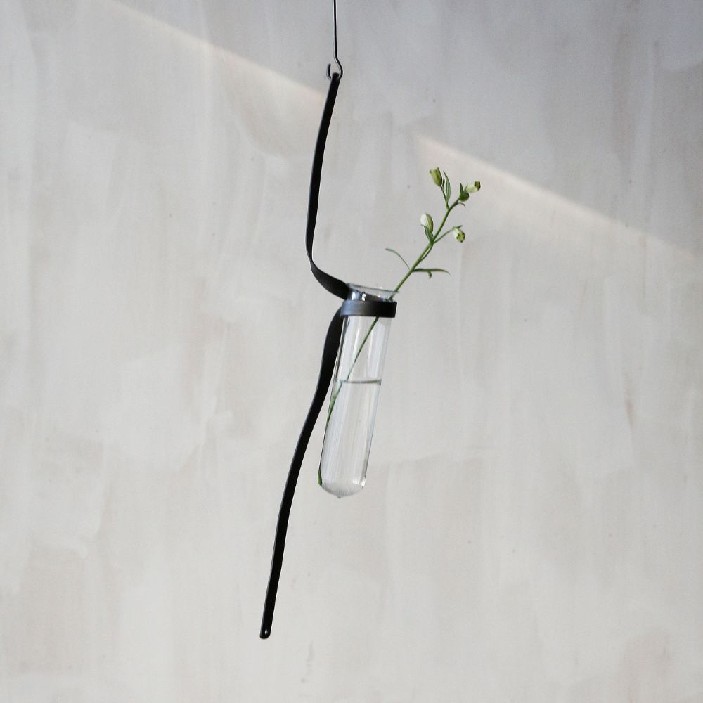 【先行予約】小さな花で壁や空間を飾る アイアンのフラワーベース